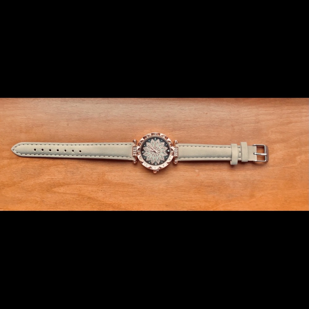 Women’s Classy Quartz Wristwatch